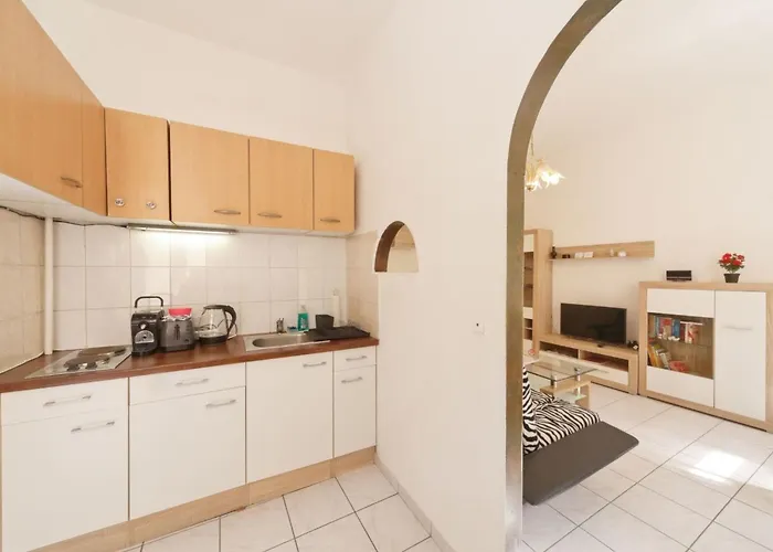 In Fuenfhaus Mit Garten By Interhome Апартаменти Відень