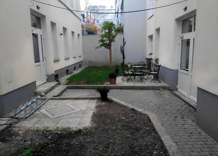In Fuenfhaus Mit Garten By Interhome *